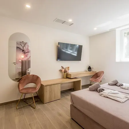 Diamond Luxury Гостьовий будинок